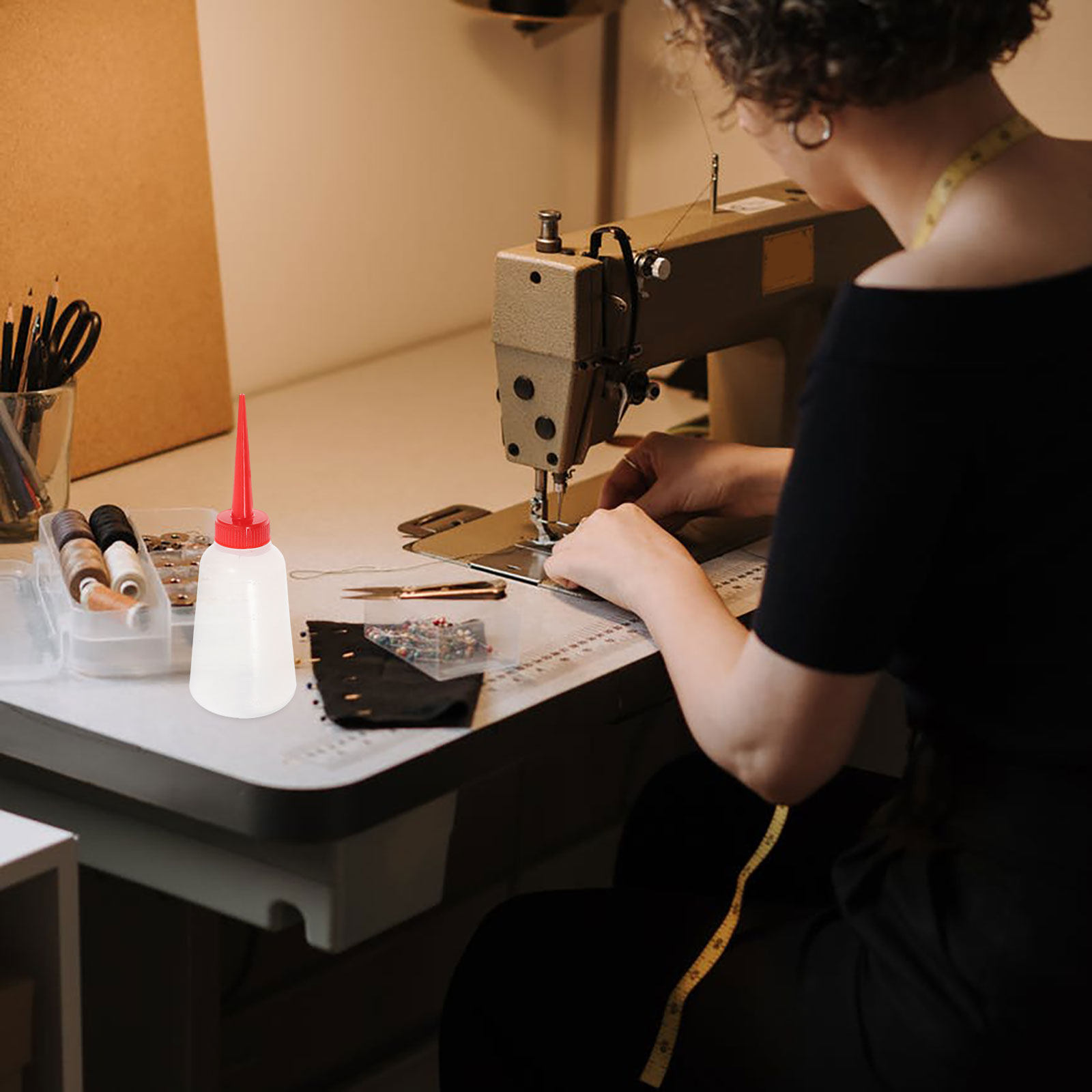 Embroidery Red - 2個入りプラスチック製ミシンオイルボトル、エンジンオイル用ジャグ、赤いノズル、精密な針先、刺繍や自動車用のスクイーズボトル