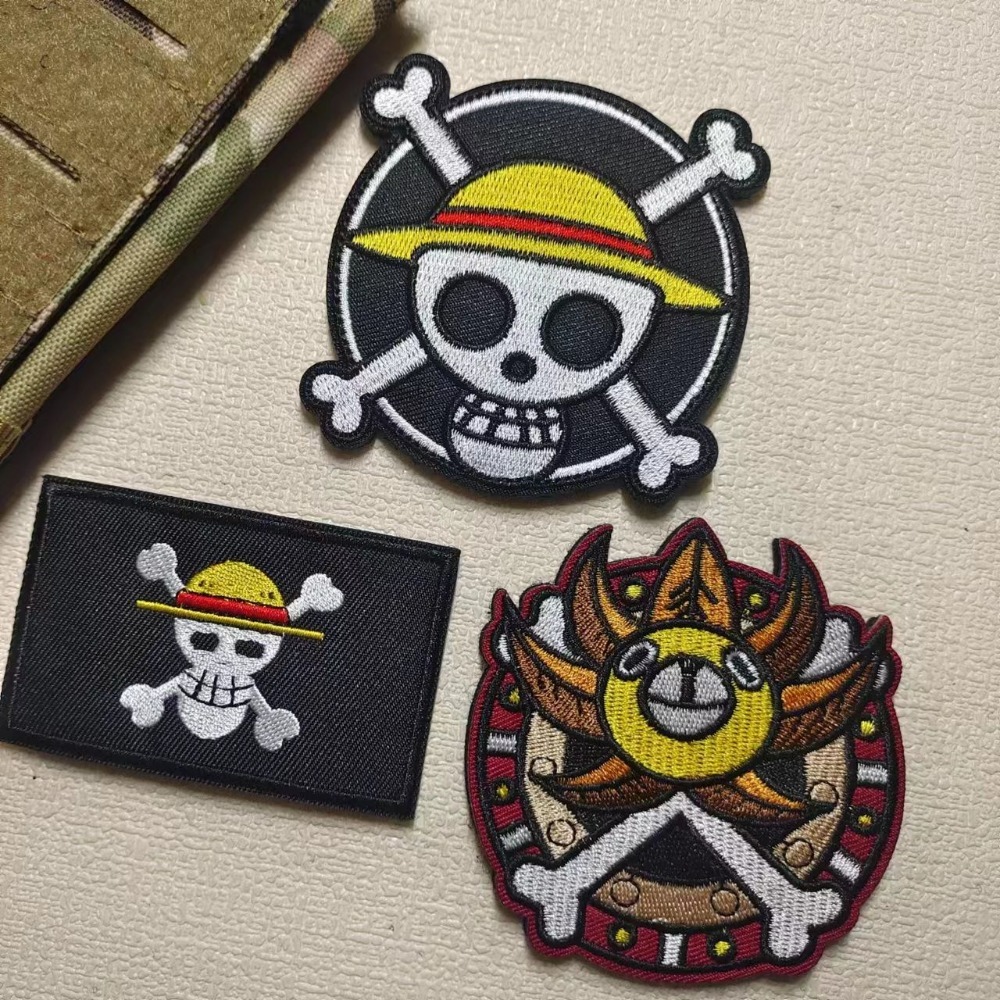 Embroidery Patches - ワンピースバッジ漫画スリーブパッチ刺繍ベルクロパッチルフィ服パッチとバッジDIYデザインバックパックパッチ