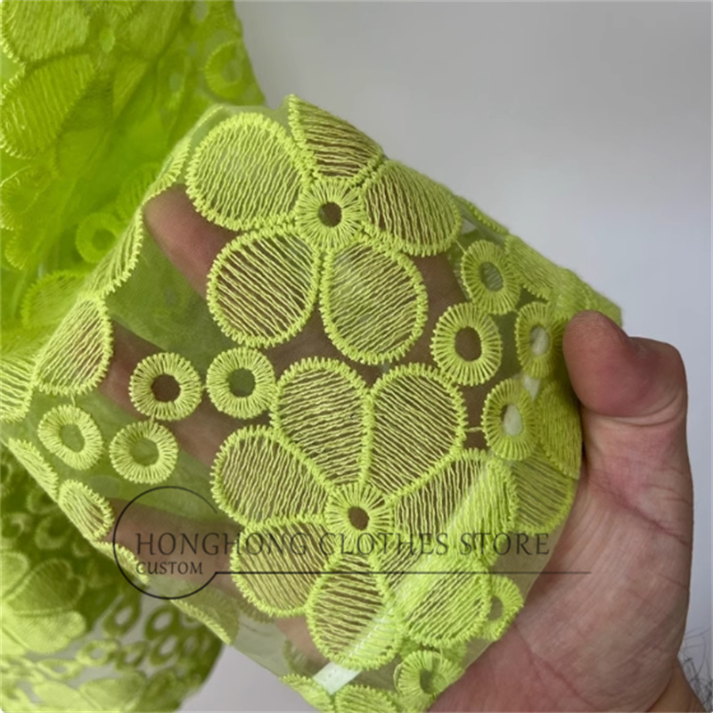蛍光イエローの重厚な刺繍が施されたシースルーのオーガンジー生 - Embroidery Yellow のレビューと価格