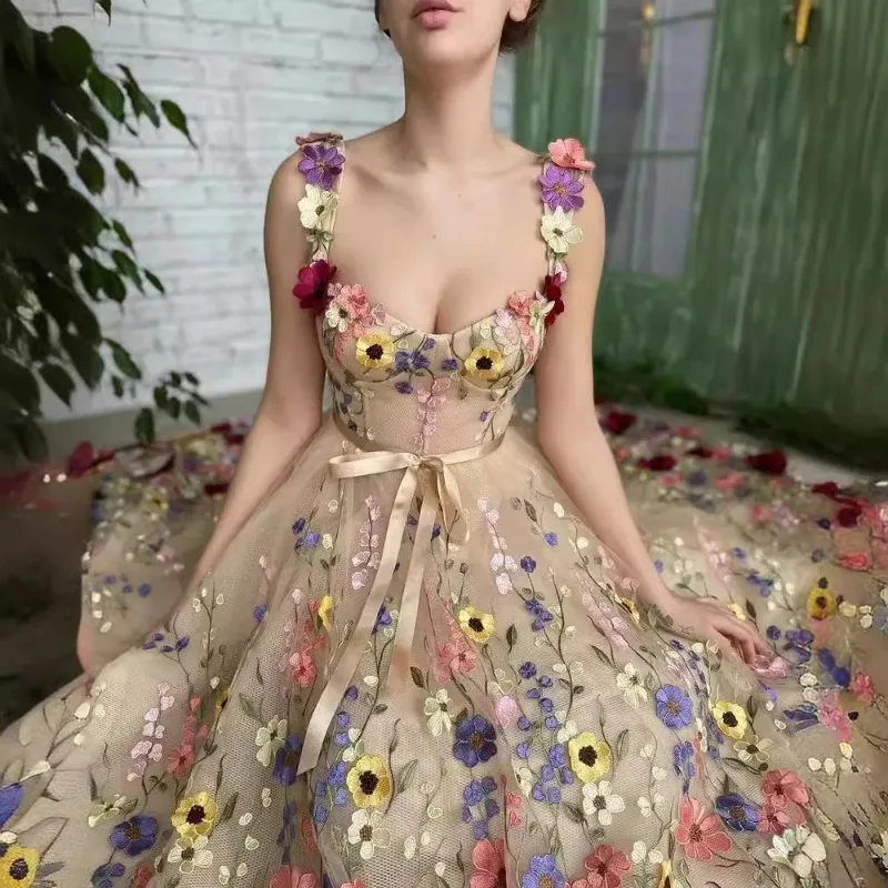 女性の立体的な花、ファッショナブルな刺繍、花のラップ尻、セク - Embroidery Zara のレビューと価格