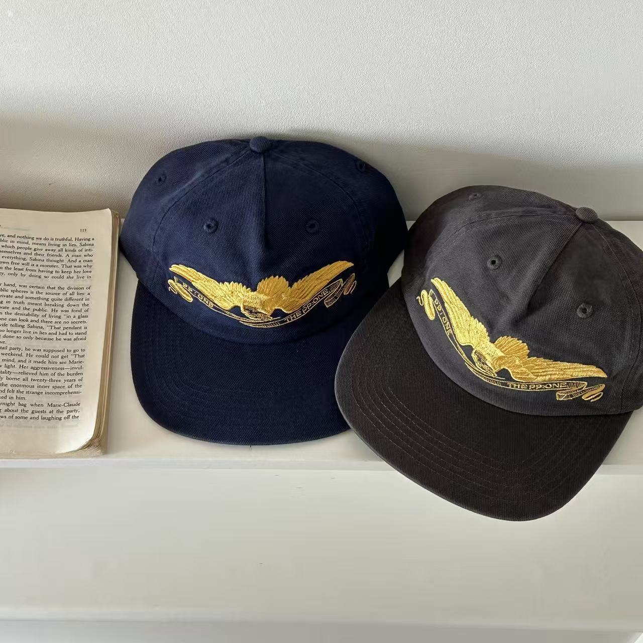 レトロアメリカン刺繍入りヘビーウェイトソフトトップフラットブ - Embroidery Hat Machine のレビューと価格