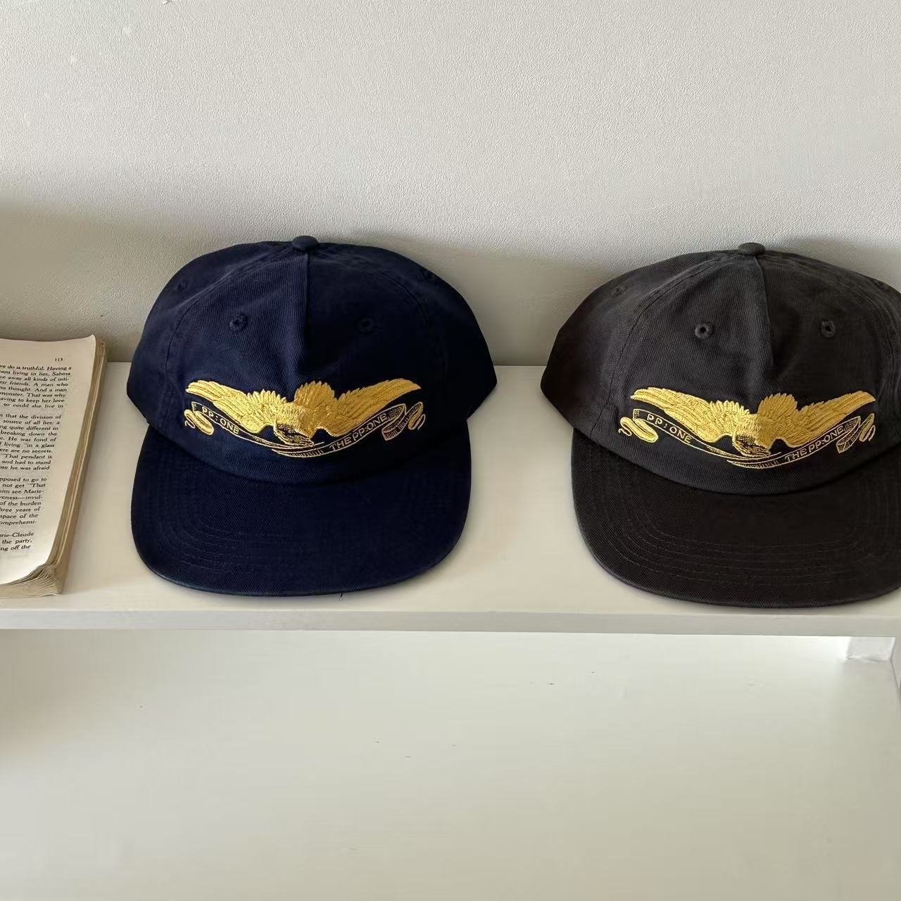 レトロアメリカン刺繍入りヘビーウェイトソフトトップフラットブ - Embroidery Hat Machine のレビューと価格
