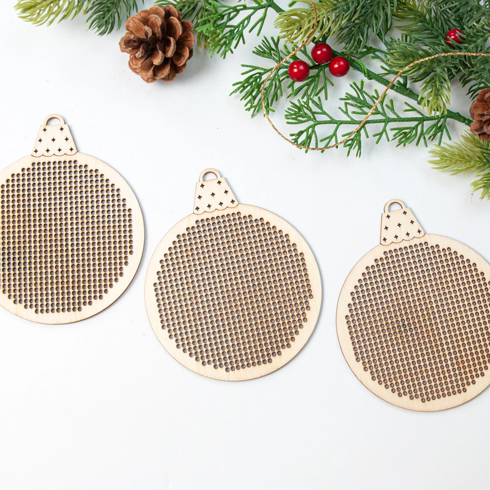 12 個クリスマスクロスステッチ穴彫り木製ペンダント刺繍スラ - Embroidery Xmas Tree のレビューと価格
